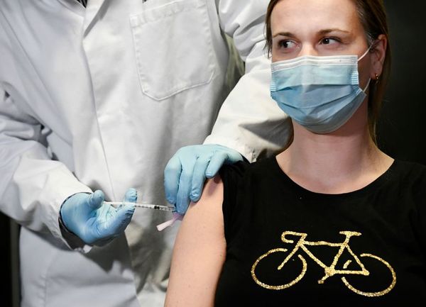 La vacuna de Moderna protege contra las variantes británica y surafricana - Mundo - ABC Color