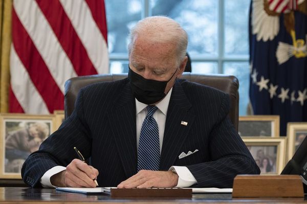 Biden anula prohibición de Trump de que personas transgénero sirvan en FF.AA. - Mundo - ABC Color