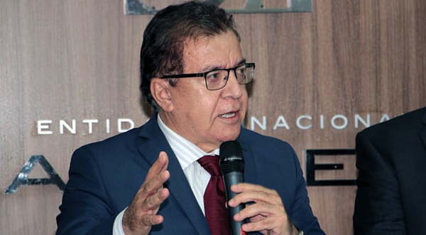 Presentan intimación a Nicanor Duarte Frutos por ocultar informes de transparencias - Noticiero Paraguay