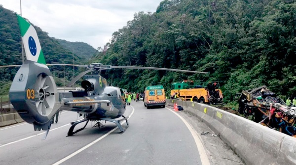 Más de 20 pasajeros de bus de turismo mueren en accidente en Guaratuba