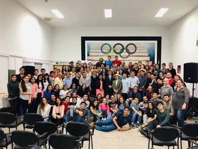 Con la maleta llena de sueños, 102 jóvenes paraguayos van a estudiar un año en Taiwán