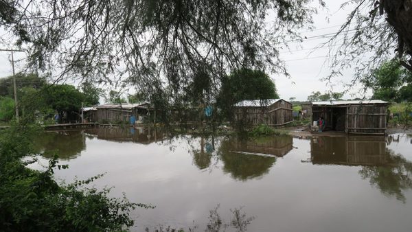 Lluvias dejan aisladas a familias indígenas en el Chaco