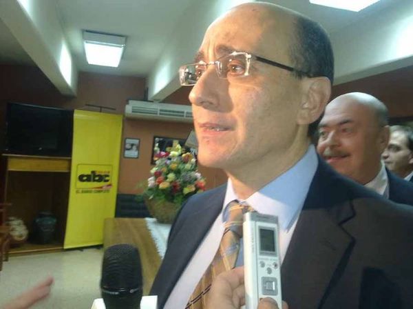 Exdirector de Itaipú pide pensar a futuro en negociaciones y critica “improvisación” - Nacionales - ABC Color