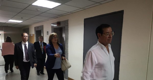 La Nación / Juez fijó para el 22 de abril la audiencia preliminar de esposa de Miguel Cuevas