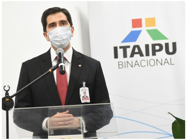 Federico González asume en Itaipú y asegura no ser vendepatria