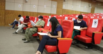 La Nación / Finalizan firma de contratos del personal de la Facultad de Ciencias Médicas de la UNA