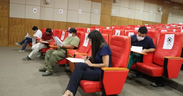 La Nación / Finalizan firma de contratos del personal de la Facultad de Ciencias Médicas de la UNA