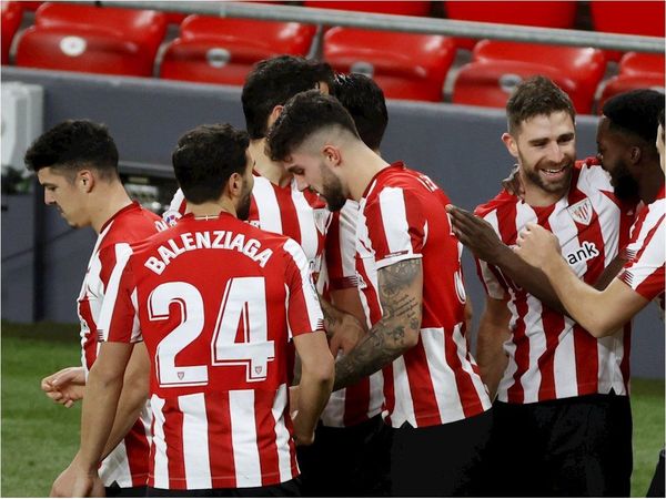 El Athletic golea en una noche mágica de Muniain y Raúl García