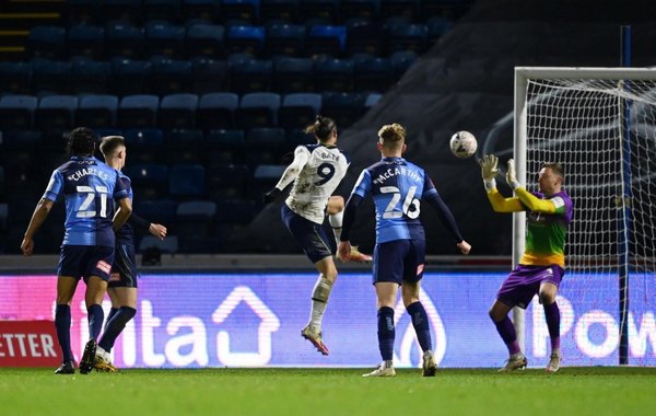 Tottenham sufre, pero clasifica a los octavos de la FA Cup