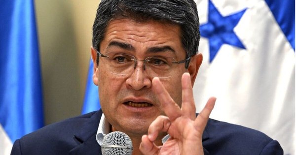 La Nación / “No soy amigo” de narcos, dice presidente de Honduras, investigado en EEUU