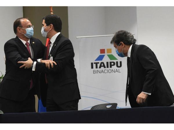 Asume González en Itaipú y pide fin a “egoísmos y ataques infundados”