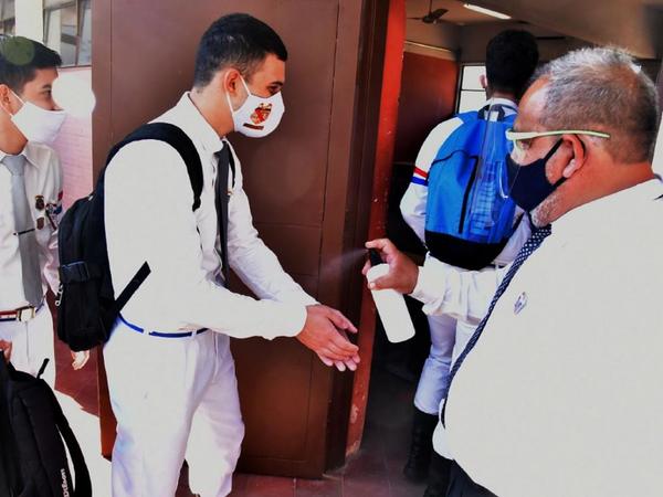 Padres aseveran que deben garantizar limpieza de clases