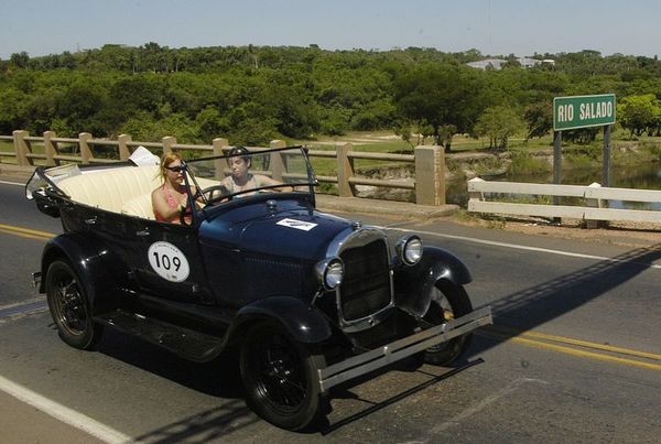 Autos antiguos, sports y clásicos visitarán Santaní - Automovilismo - ABC Color