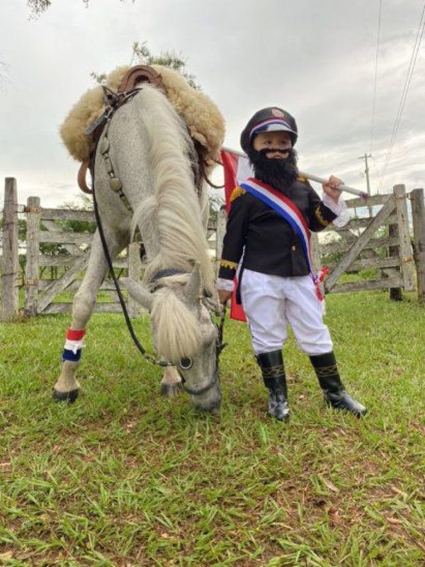 Pequeño se vistió del Mariscal López en su cumpleaños