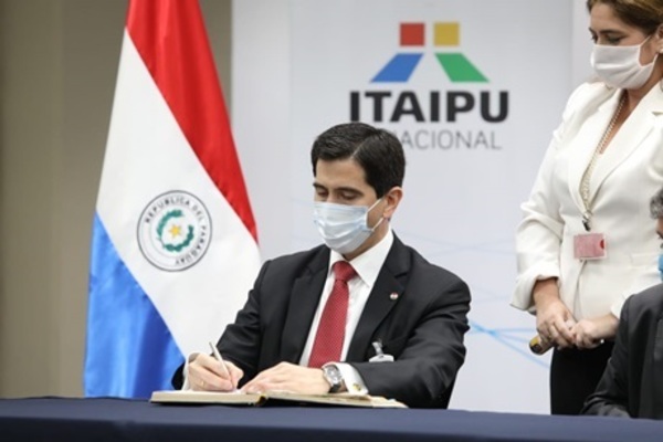 Federico González asumió como nuevo Director General Paraguayo de la ITAIPU