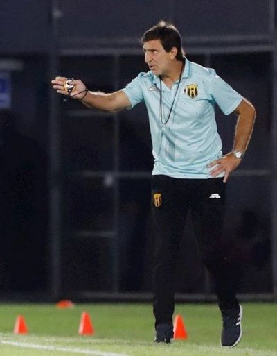 Gustavo Costas renunció a Guaraní