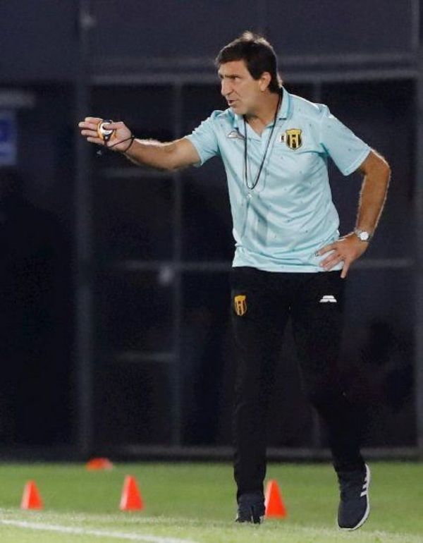 Gustavo Costas renunció a Guaraní