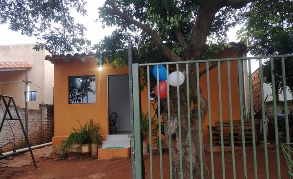HOY / Ministerio de Urbanismo inauguró unas 11 viviendas en Lambaré