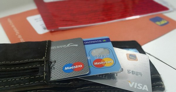 La Nación / Caen clonadores de tarjetas tras comprar whisky por G. 150 millones