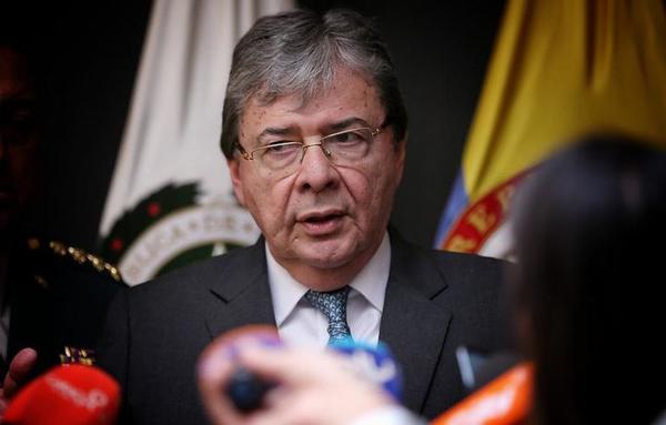 Ministro de Defensa colombiano fallece por Covid-19