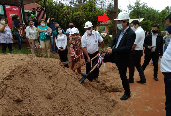 Antonio Buzarquis aparece en actos de la Gobernación para hacer campaña política - Noticiero Paraguay