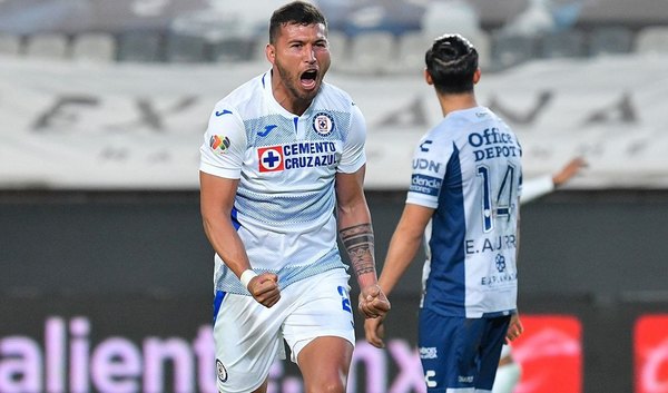 Con un golazo de Juan Escobar, Cruz Azul ganó a Pachuca