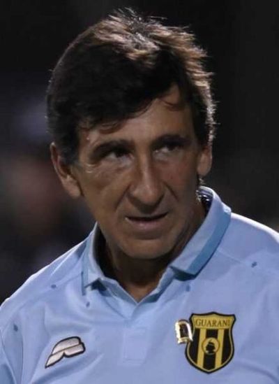 Renuncia Gustavo Costas
