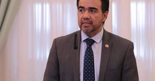 Ministro de Hacienda apunta a mejorar gastos para Educación