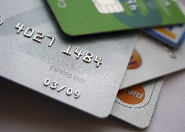 Detienen en Asunción a dos hombres que clonaban tarjetas para realizar compras millonarias