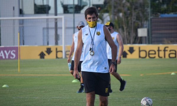 ¿Por qué Gustavo Costas renunció a la dirección técnica de Guaraní?