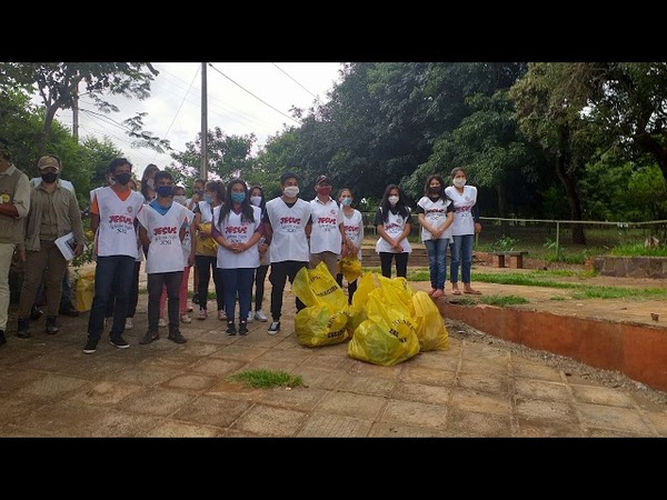 JÓVENES SE UNEN EN LA LUCHA CONTRA EL DENGUE ELIMINANDO CRIADEROS