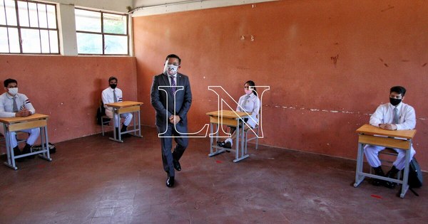 La Nación / Vuelta a clases: “Vamos a enviar a los hijos a un matadero”