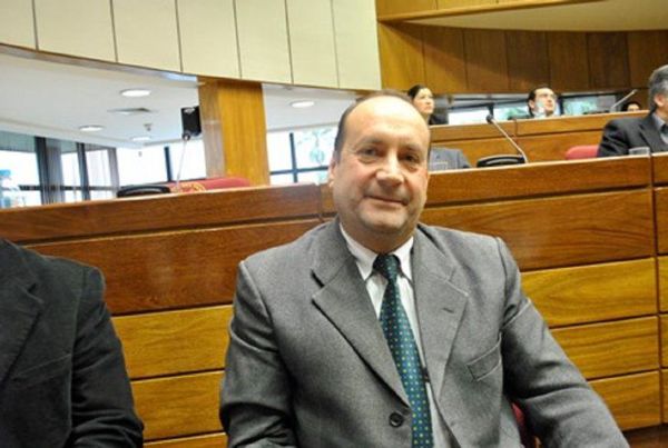 Titular del Congreso pedirá que todas las bancadas reciban a Federico González
