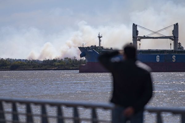 Argentina impone a buques y armadores paraguayos un permiso especial de carga - MarketData