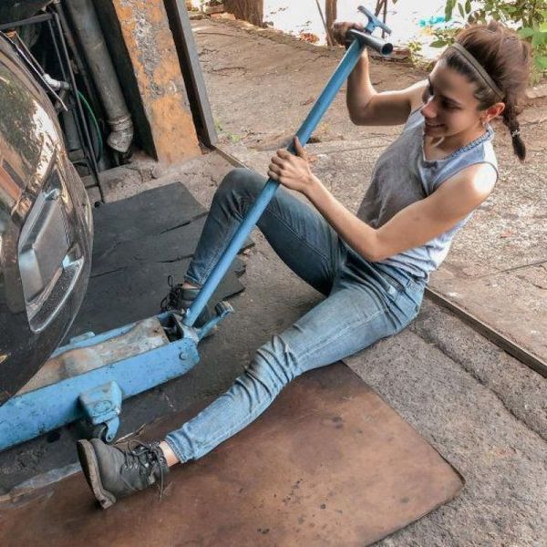 La Mecánica Sexy va a enseñar a reparar autos