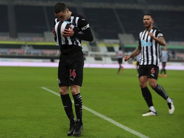 Ni el gol de Miguel Almirón da respiro al Newcastle