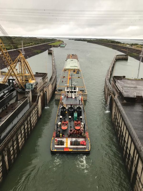 Ministerio de Transporte argentino habla de “recuperación de su soberanía” en el transporte marítimo y fluvial - Nacionales - ABC Color