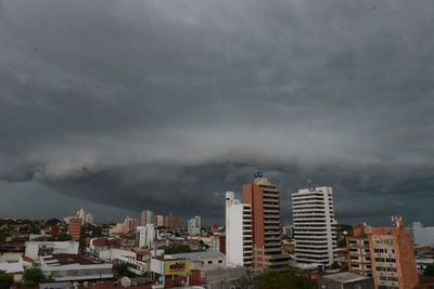 Ante la intensa lluvia, piden evitar puntos críticos en Asunción - Nacionales - ABC Color