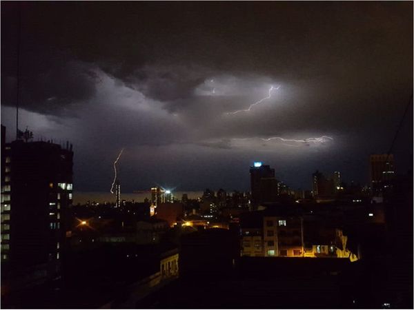 Sin electricidad en varias zonas de Asunción y Central tras lluvias