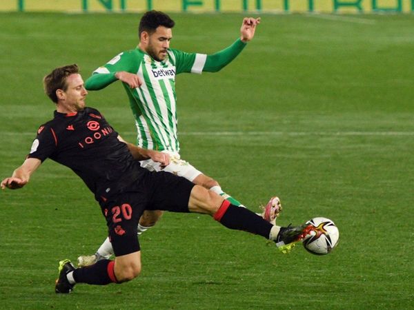 Betis sobrevive a la expulsión de Antonio Sanabria