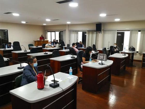 Junta de Alto Paraná: Traban pedido de informe sobre transferencias a comisiones   - ABC en el Este - ABC Color
