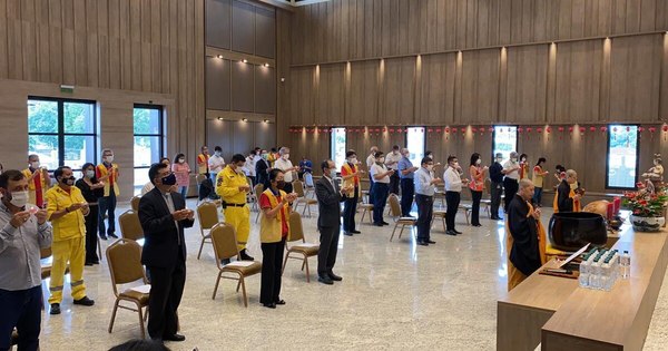 La Nación / Homenajearon a Ciudad del Este con “Ofrenda de Luz” en templo budista