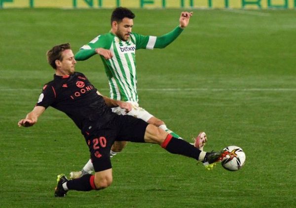 Betis sobrevive a la Real Sociedad y a la expulsión de Tonny Sanabria