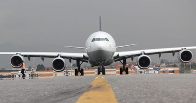 La Nación / Brasil prohíbe vuelos procedentes de Sudáfrica debido a nueva cepa de COVID-19