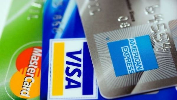 Se redujo la cantidad de tarjetas de crédito y el movimiento de compras en 2020