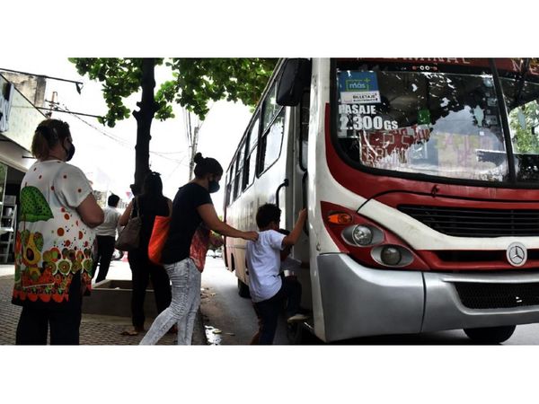 Usuarios exigen a la Comuna construcción de paradas dignas
