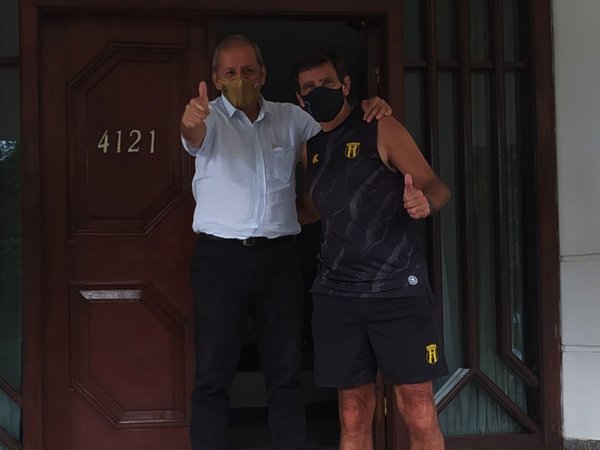 Terminó la novela: Costas sigue