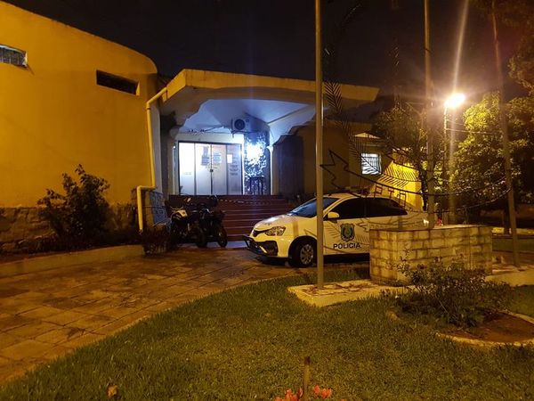 Detenidos en sede policial se amotinan y exigen traslado a cárceles - Nacionales - ABC Color