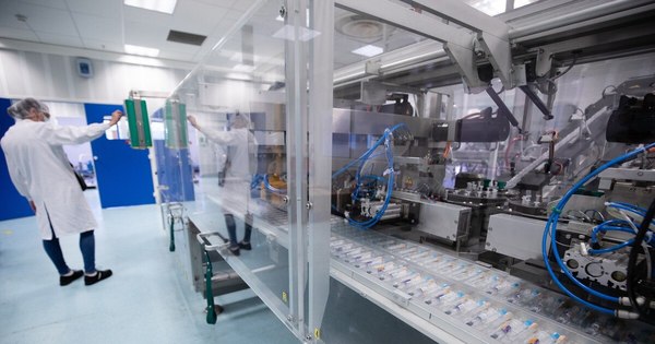 La Nación / Laboratorio francés Sanofi fabricará la vacuna de su rival Pfizer/BioNTech