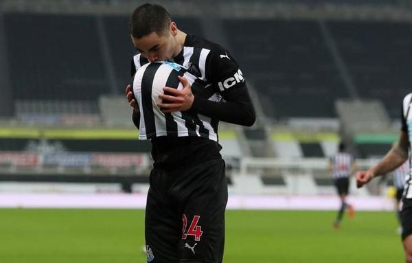Almirón descontó para el Newcastle, pero no fue suficiente